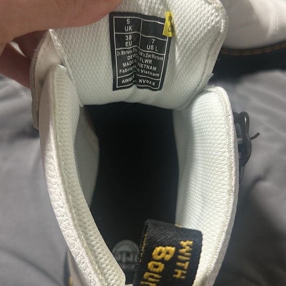 Size 7, Doc Martens white never been worn - Picture 5 of 7